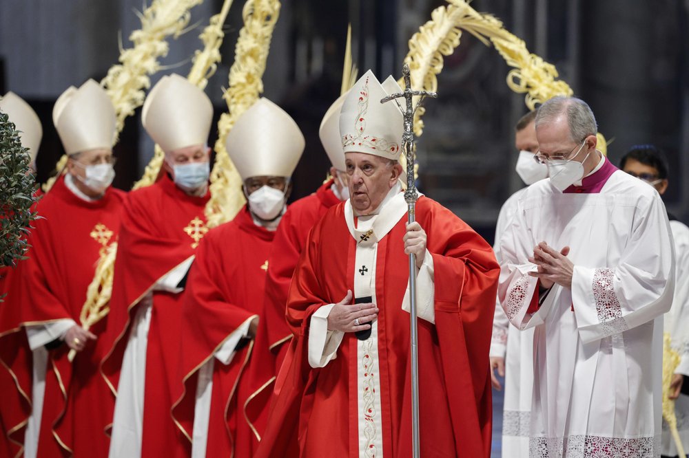 Pope urges peace, unity during special Mass for Myanmar