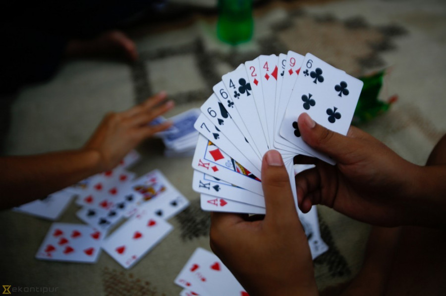 10 people arrested while gambling