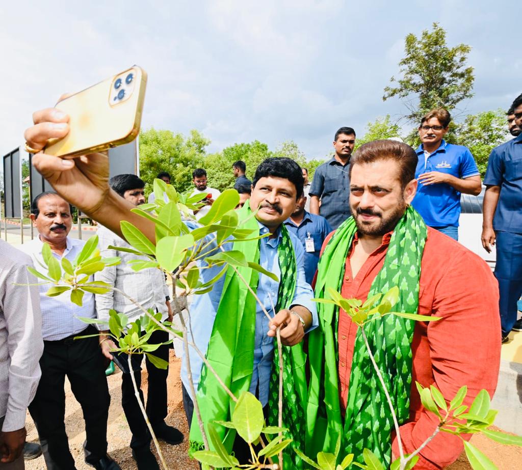 Salman Khan joins Green India Challenge