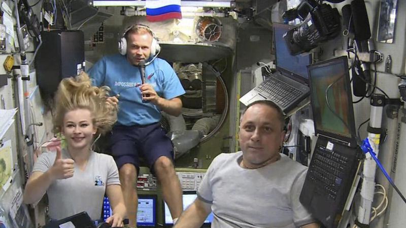 Russian filmmakers head for Earth from space station