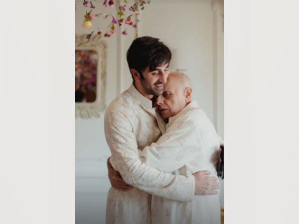 Mahesh Bhatt emotionally hugs son-in-law Ranbir Kapoor