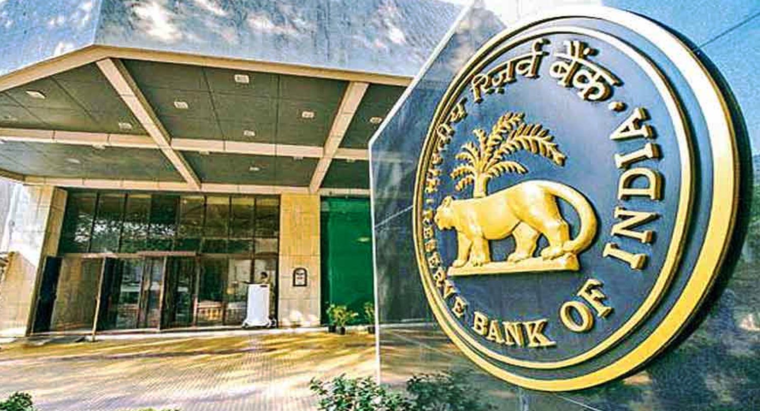 India central bank holds rates despite growth dip