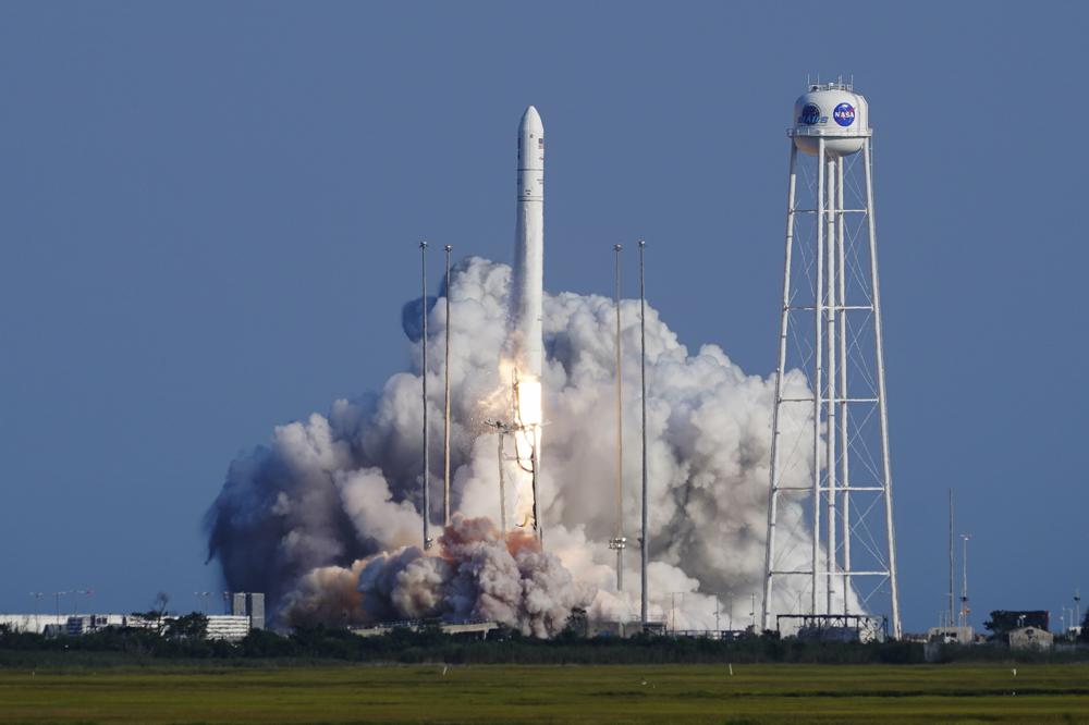 Space station supplies launched with a pizza delivery for 7