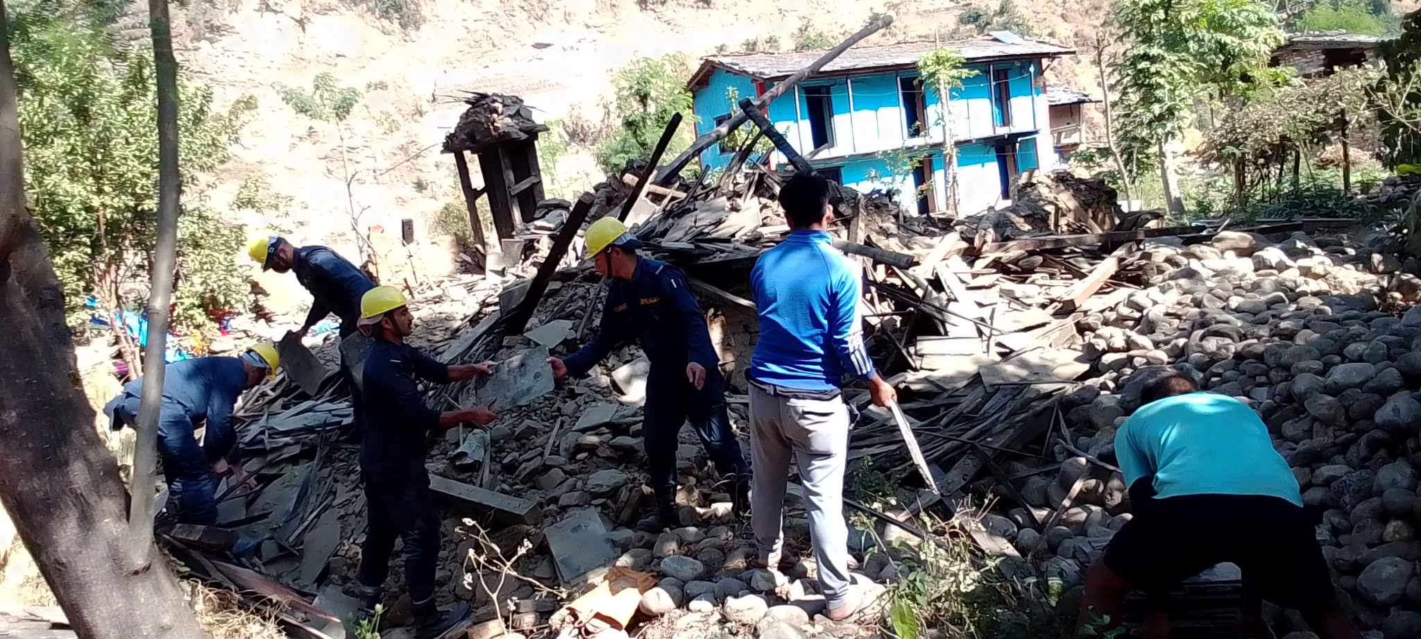 Govt. releases Rs 1 billion for temporary housing construction in quake-hit districts