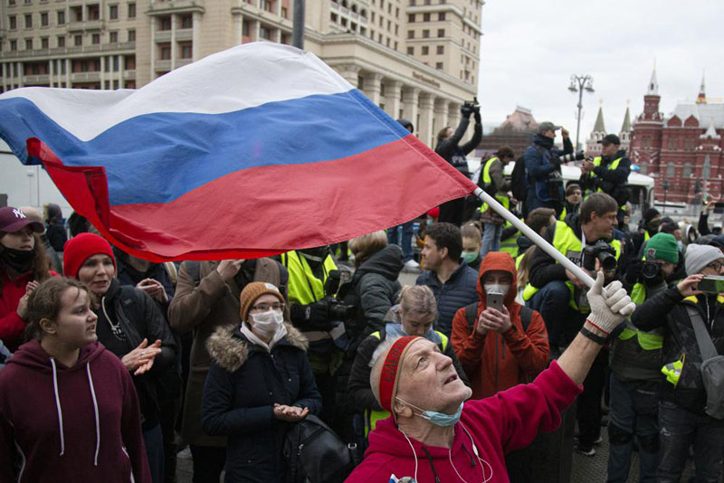 Navalny hails rallies; doctors urge him to end hunger strike