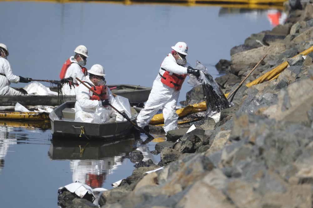 Crews race to limit damage from major Cal. oil spill