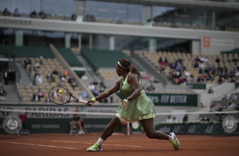 Serena Williams continues quest for a 24th major