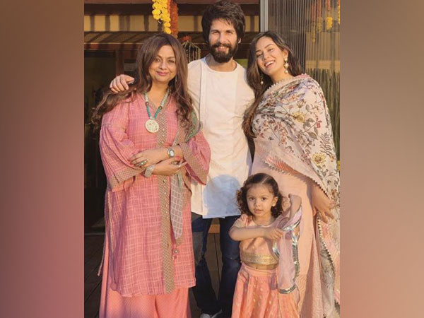 Shahid Kapoor shows gratitude to his mother and wife