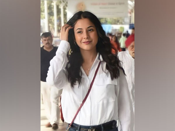 Shehnaaz Gill aces white shirt and blue jeans look