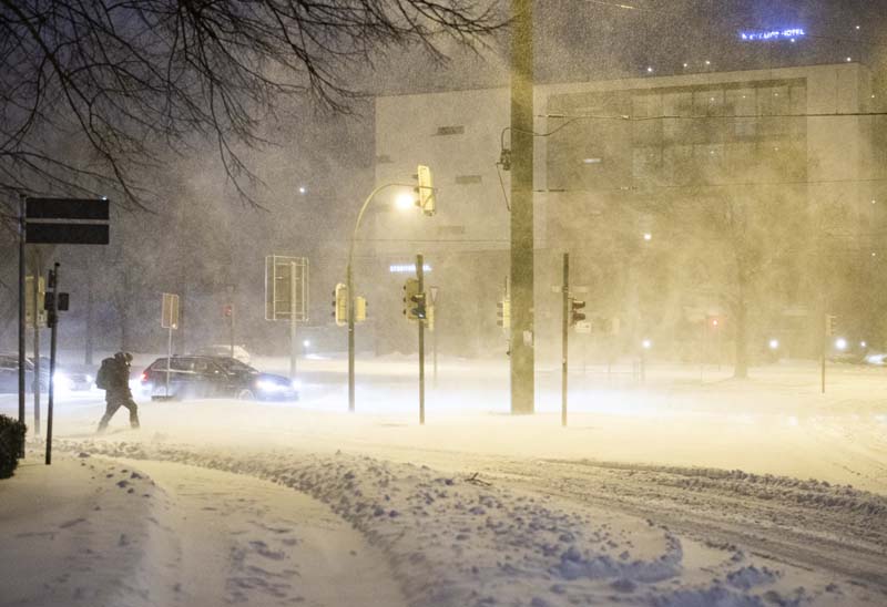 Heavy snowstorm pounds Germany, upends travel