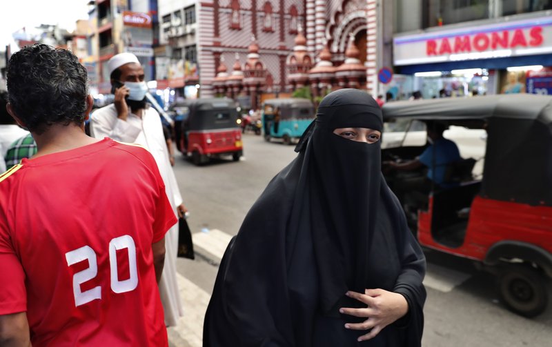 Sri Lanka to ban burqas, close over 1,000 Islamic schools