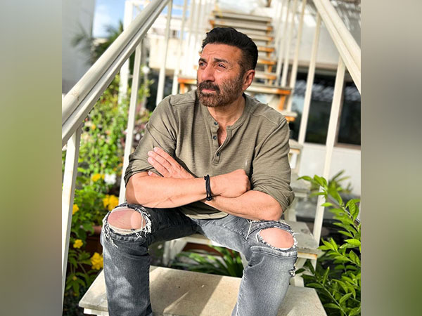 Sunny Deol in US for medical treatment