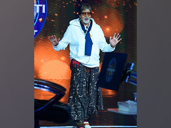 Big B shares hilarious picture of himself