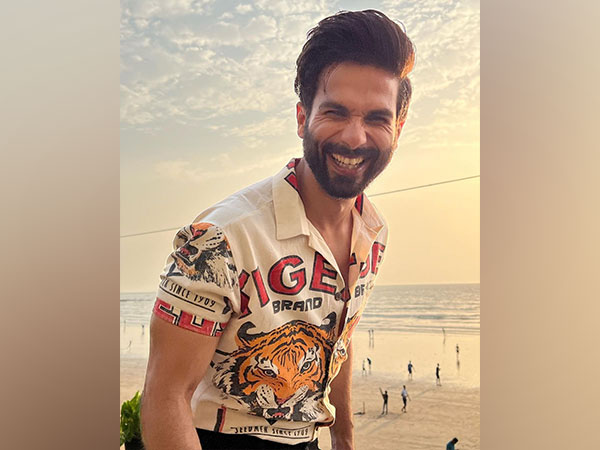 Shahid Kapoor shares a smiling picture