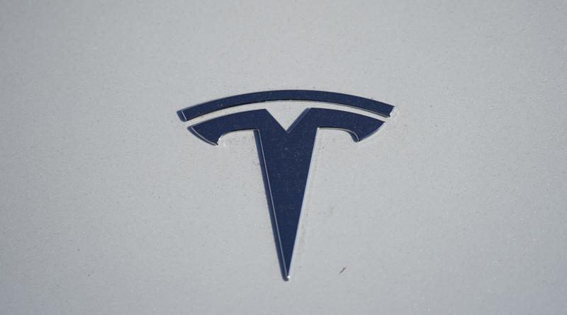 US regulators seek answers from Tesla over lack of recall