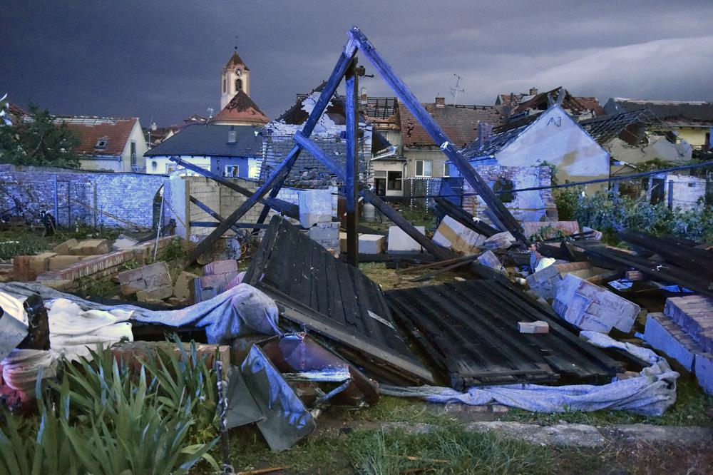 1 dead, hundreds injured by rare tornado in Czech Republic