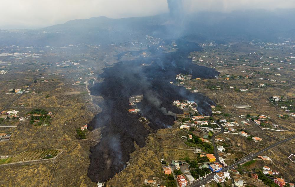 Toxic gas, rivers of lava endanger Spanish island