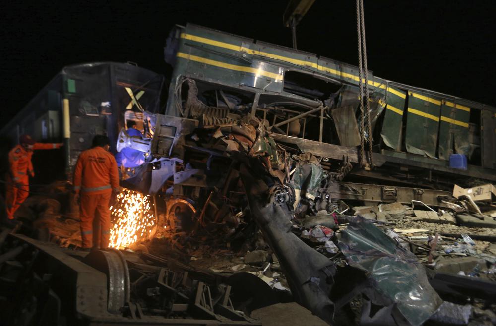 Updates: Train barrels into another in Pakistan, killing at least 51