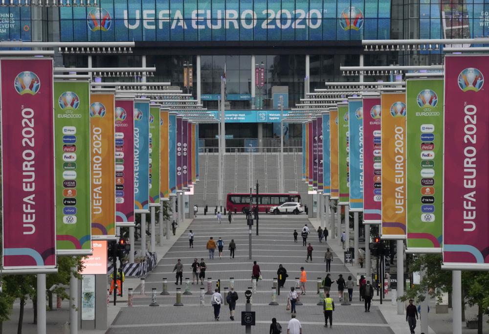 UEFA in talks with British about foreign fans