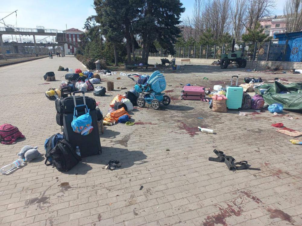 Missile kills 30 evacuees at busy Ukrainian train station