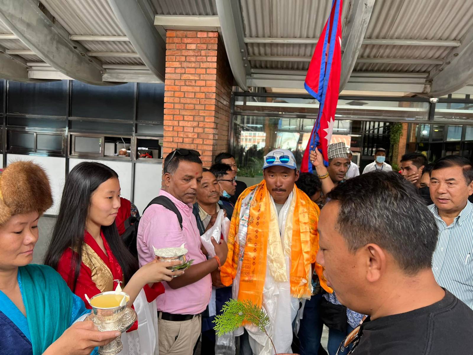 Nima Glalzen Sherpa returns to Nepal