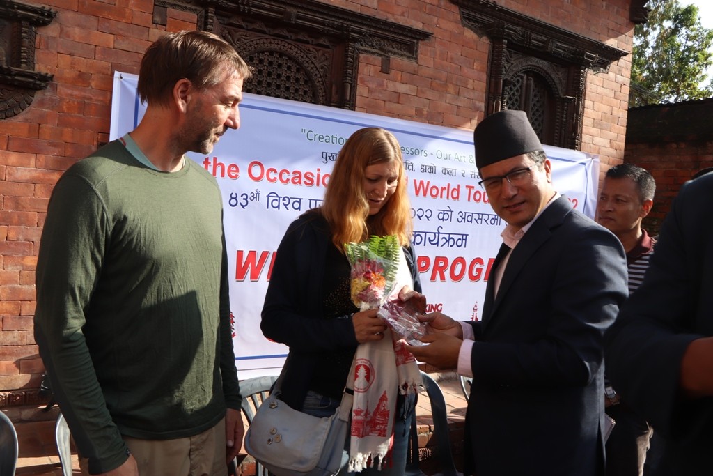 Chief Sunil Prajapati welcomed tourists on the occasion of 43rd World Tourism Day