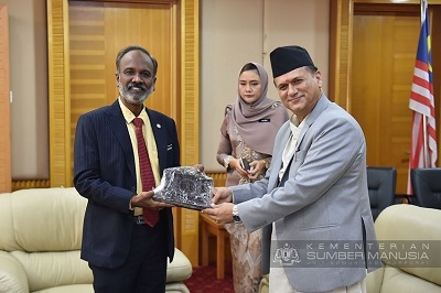 Meeting of Nepalese and Malyasian officials