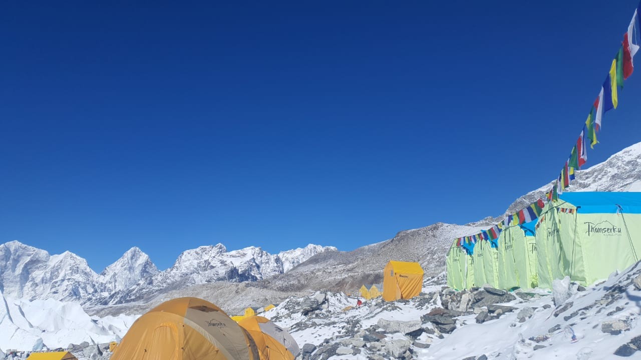 Senior tourism entrepreneur Sherpa descends to the first camp of Everest