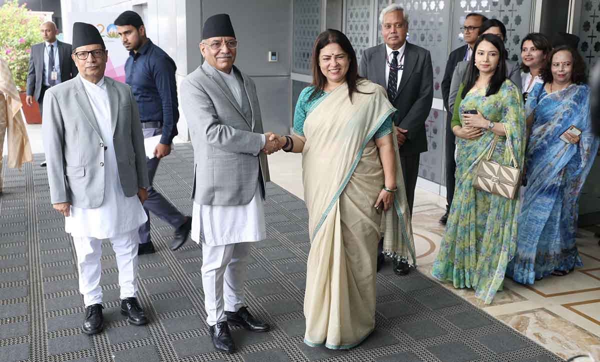 PM Dahal warmly welcomed in New Delhi