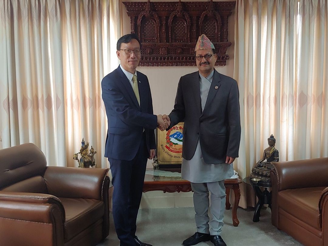 Korean Ambassador pays a courtesy call to FM Saud