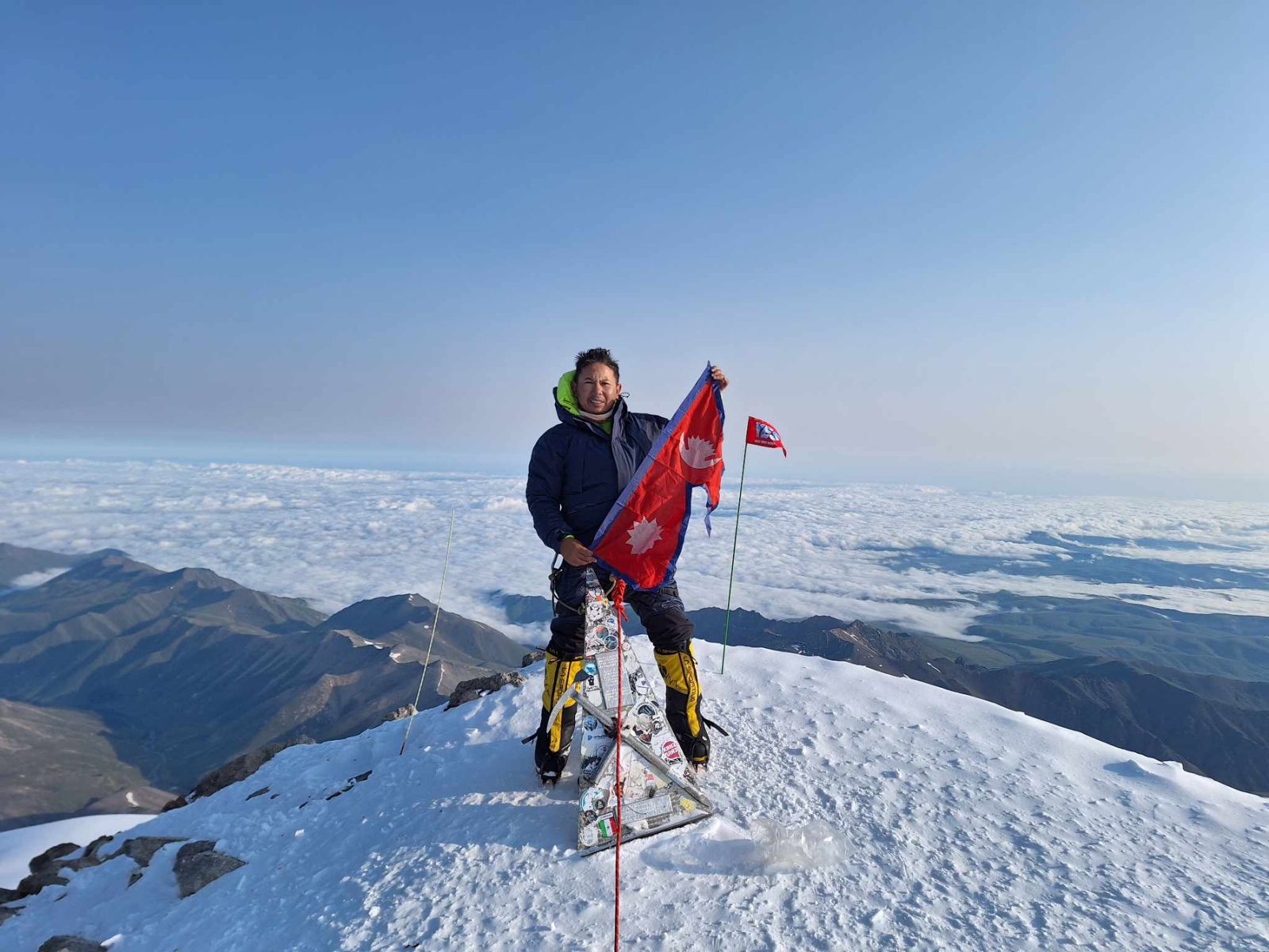 Nepalese youth Pandey successfully climbed the highest peak in Europe