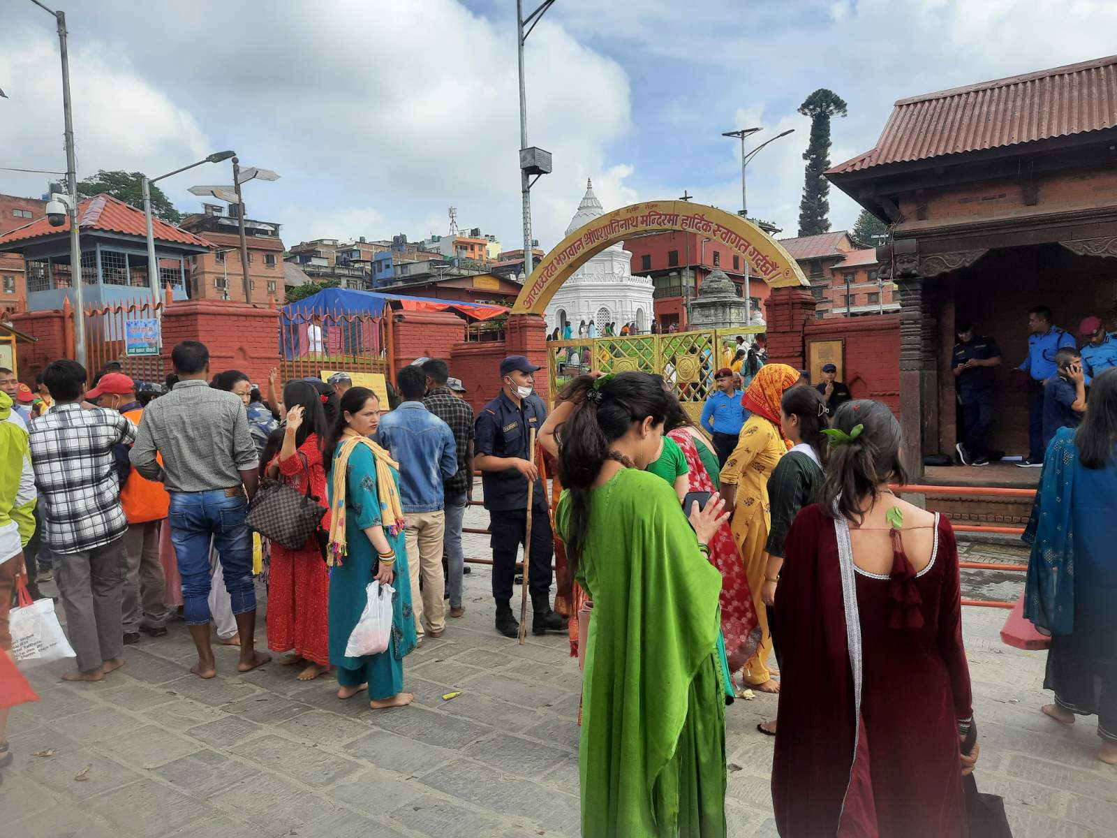 Thousands of devotees worship in Pashupati