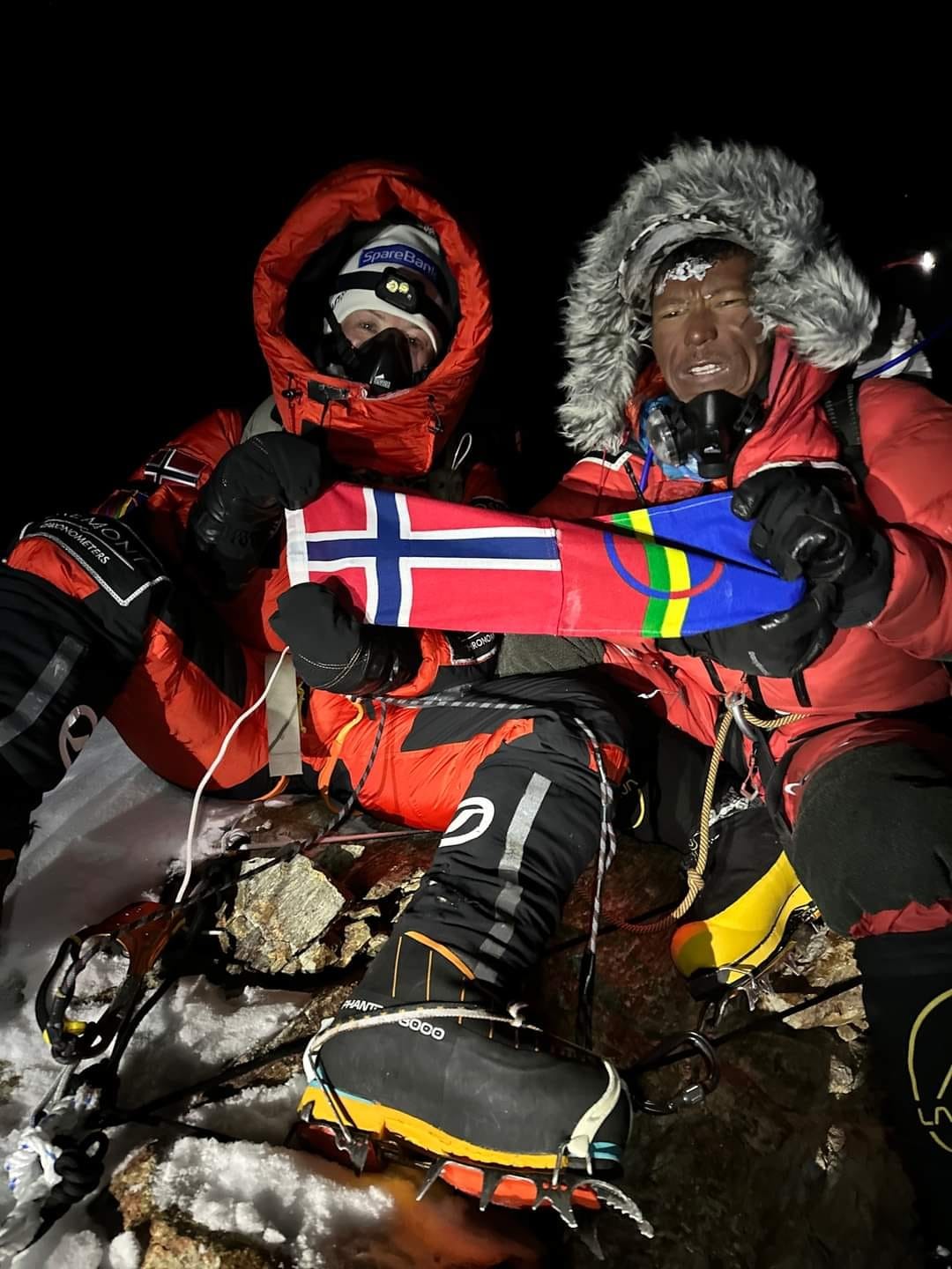 12th-highest peak in the world scale by 11 climbers