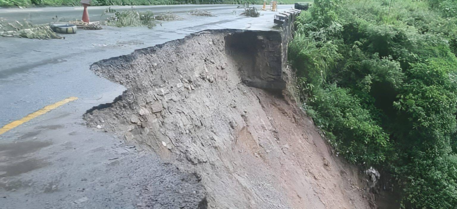 Prithvi highway block due to landslide