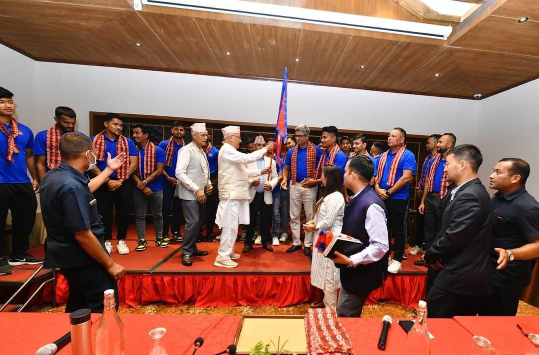 Meeting with the cricket team by UML Chairman Oli