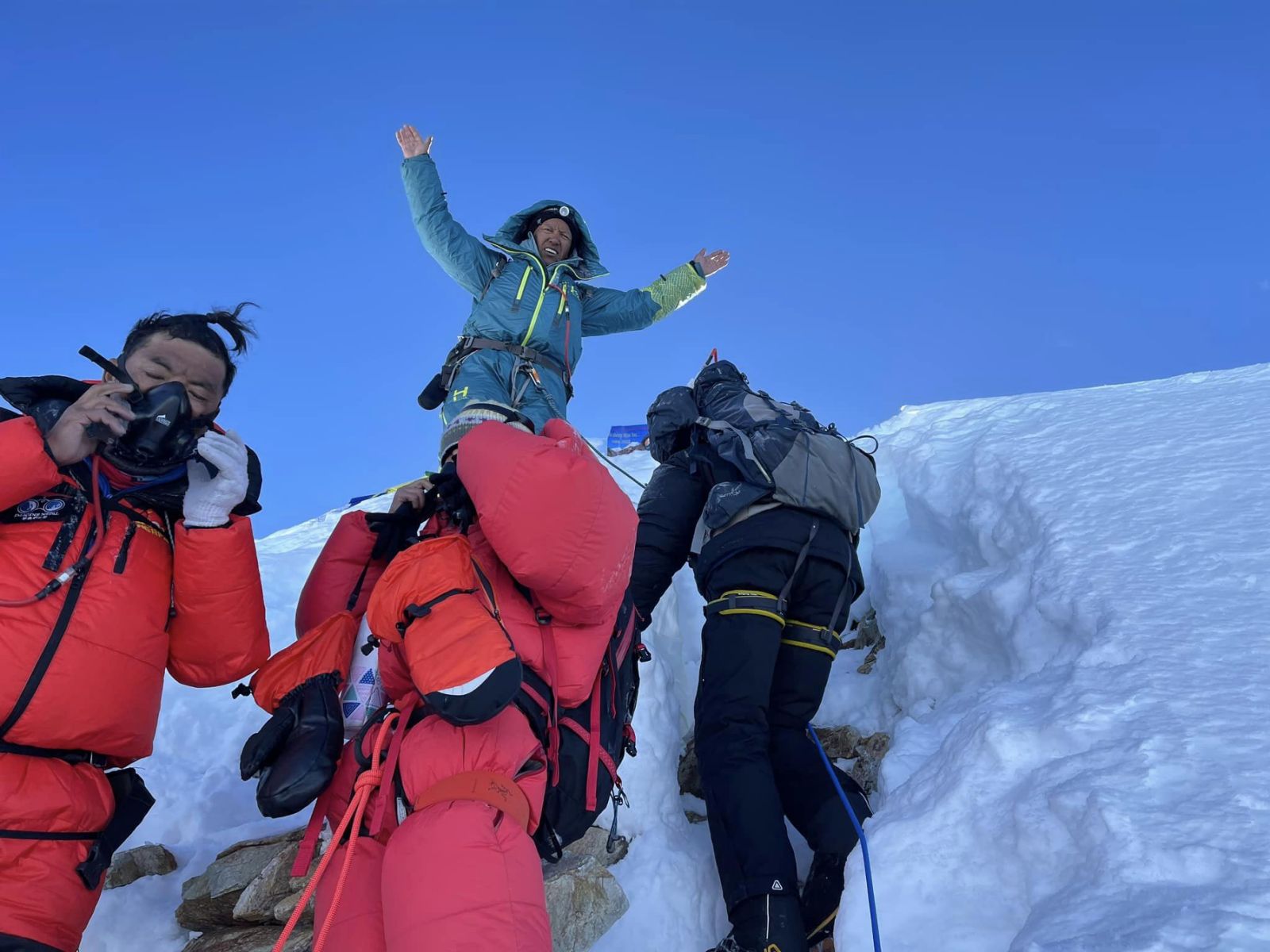 Pasang Dawa Sherpa Sets Record on Mount Manaslu