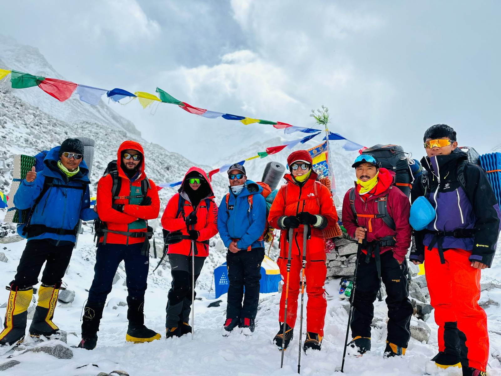 SST’s team of 11 climbers scale Mt Cho Oyu