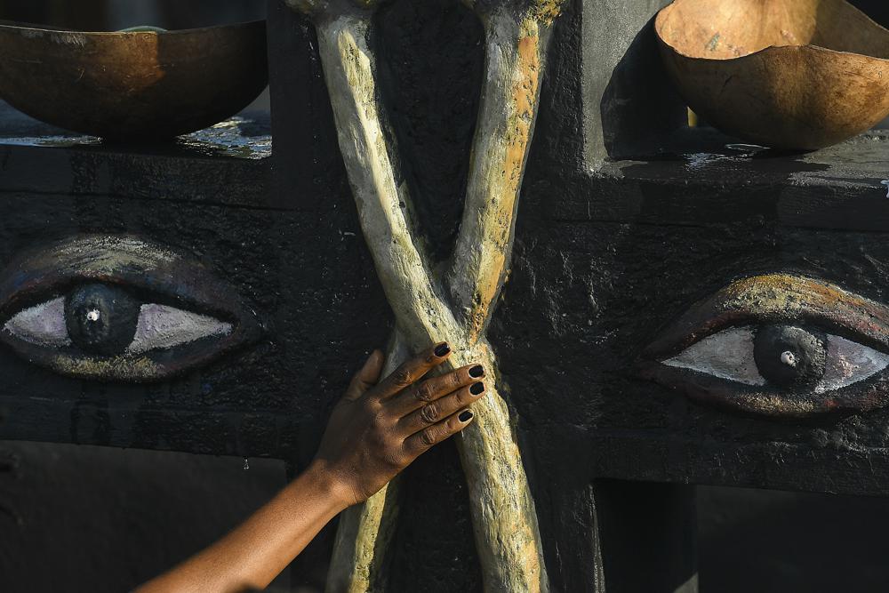 Haitian honor the dead in Vodou festival