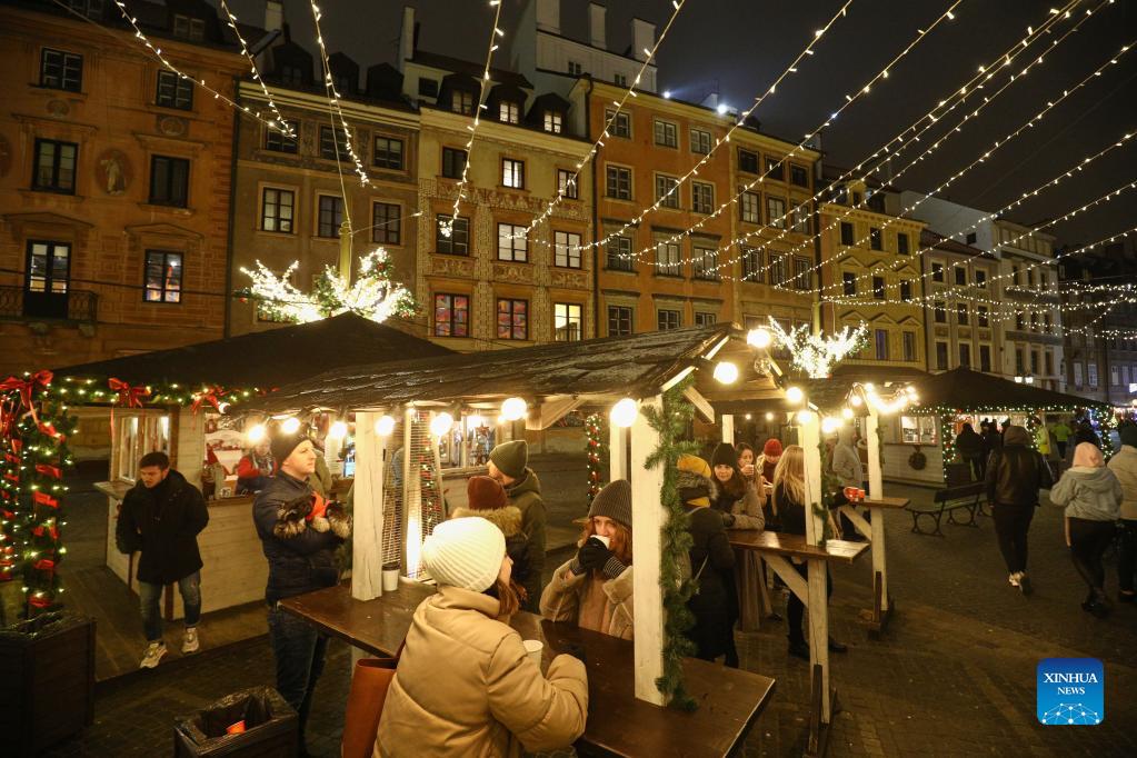 Warsaw lights up for Christmas season