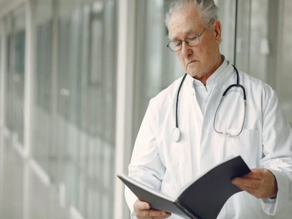 Patients with chronic conditions benefit from reading medical appointment notes