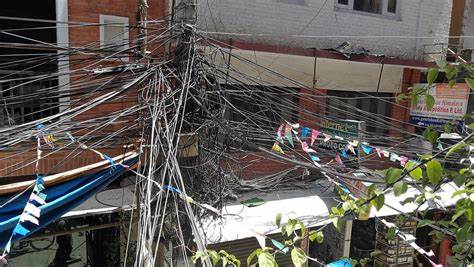 Removal of unstable wires in Bhaktapur