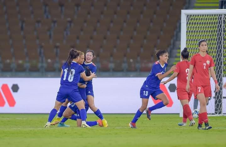 10 lakhs handed over to the women’s football team