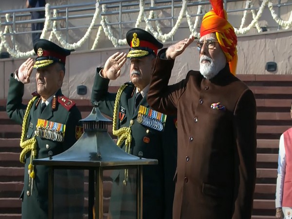 PM Modi pays tribute at National War Memorial, proceeds for Republic Day celebrations