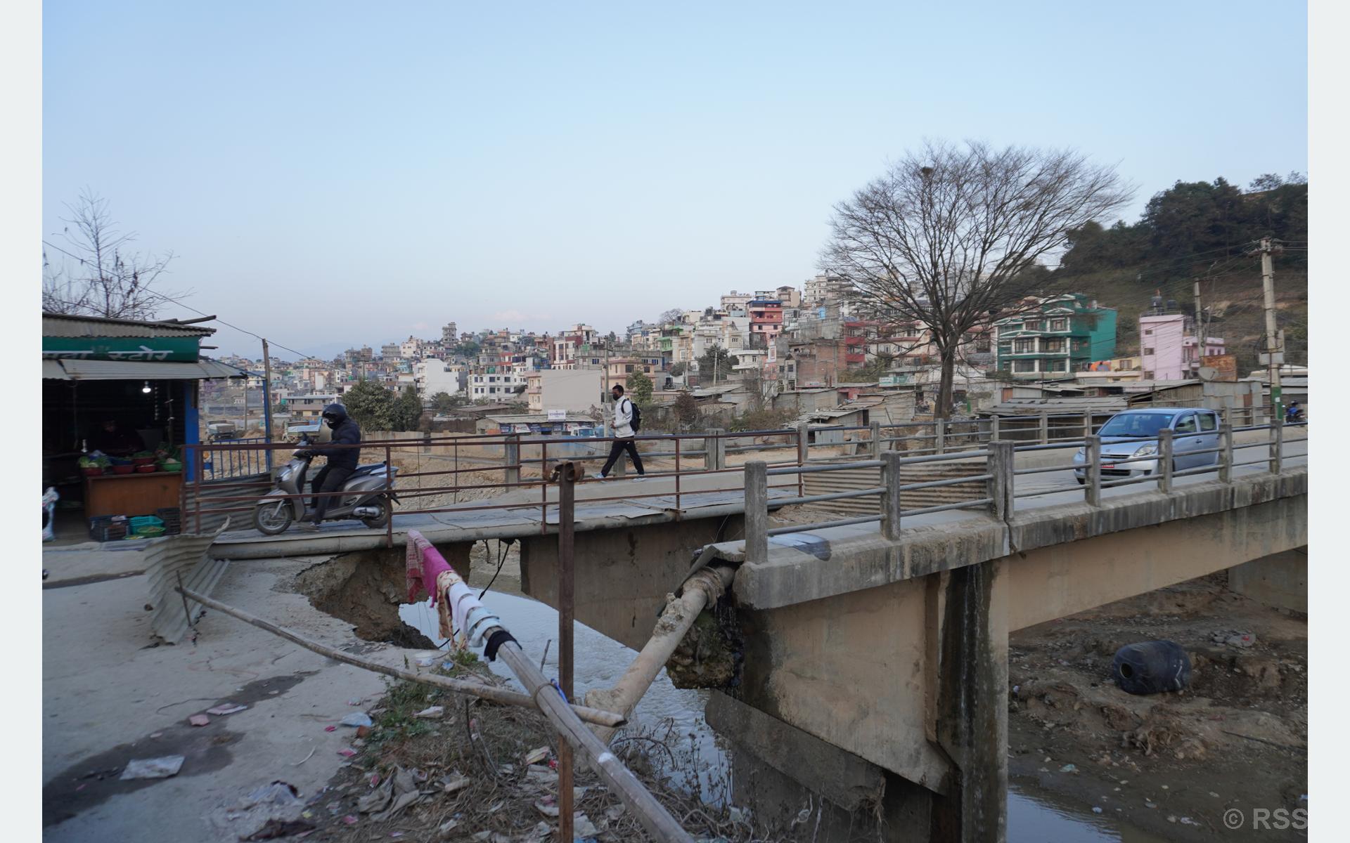 Nakhhudol bridge awaits maintenance works