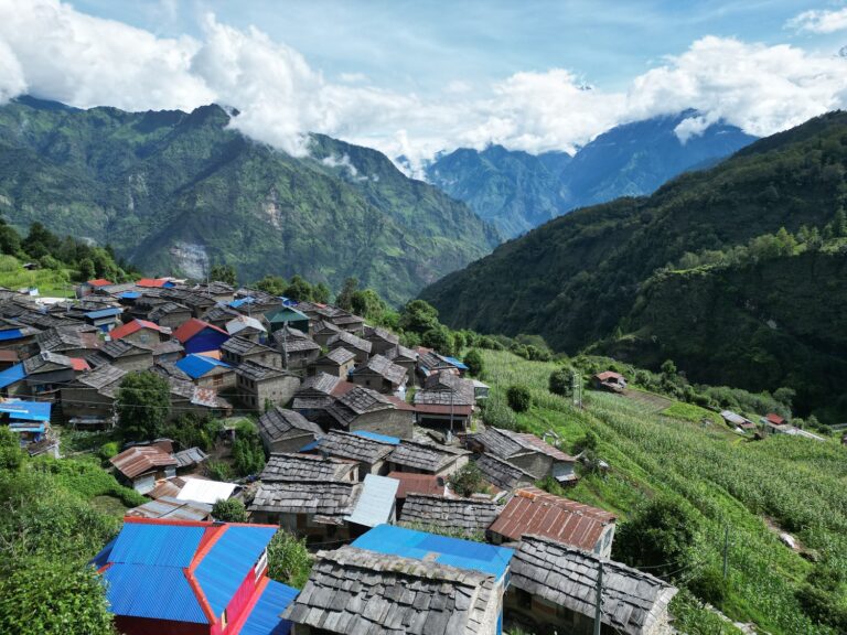 बसाइँसराइसँगै सुनसान बन्दै म्याग्दीका गाउँ