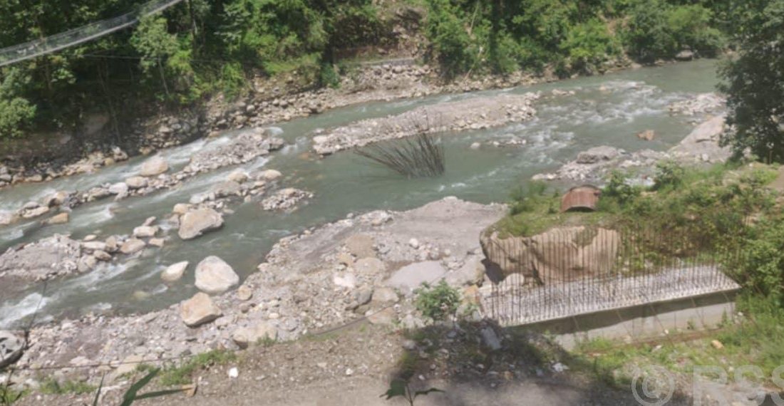 पाँच वर्ष बित्दा पनि पुल निर्माण अधुरै