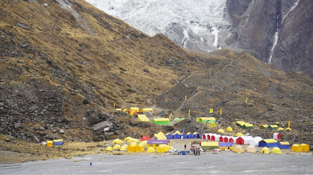 पदमार्गका लागि अन्नपूर्ण आधार शिविरमा पर्यटकको चहलपहल