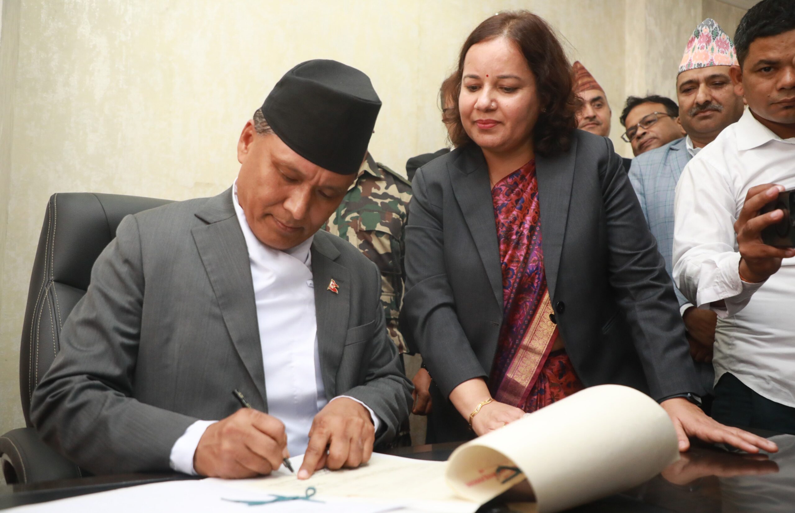 डेडिकेटेड र ट्रंकलाइनको आठ अर्ब बक्यौता उठाउने उर्जा मन्त्री घिसिङको पहिलो निर्णय