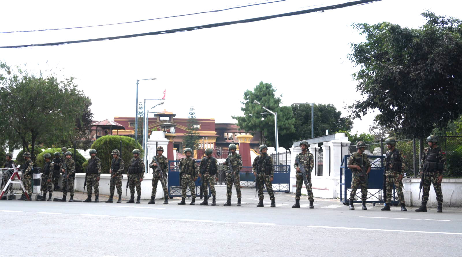 शितलनिवासबाट निस्किए प्रधानसेनापति‚ जेन-जीसँगको छलफलमा राष्ट्रपतिका सल्लाहकारहरू