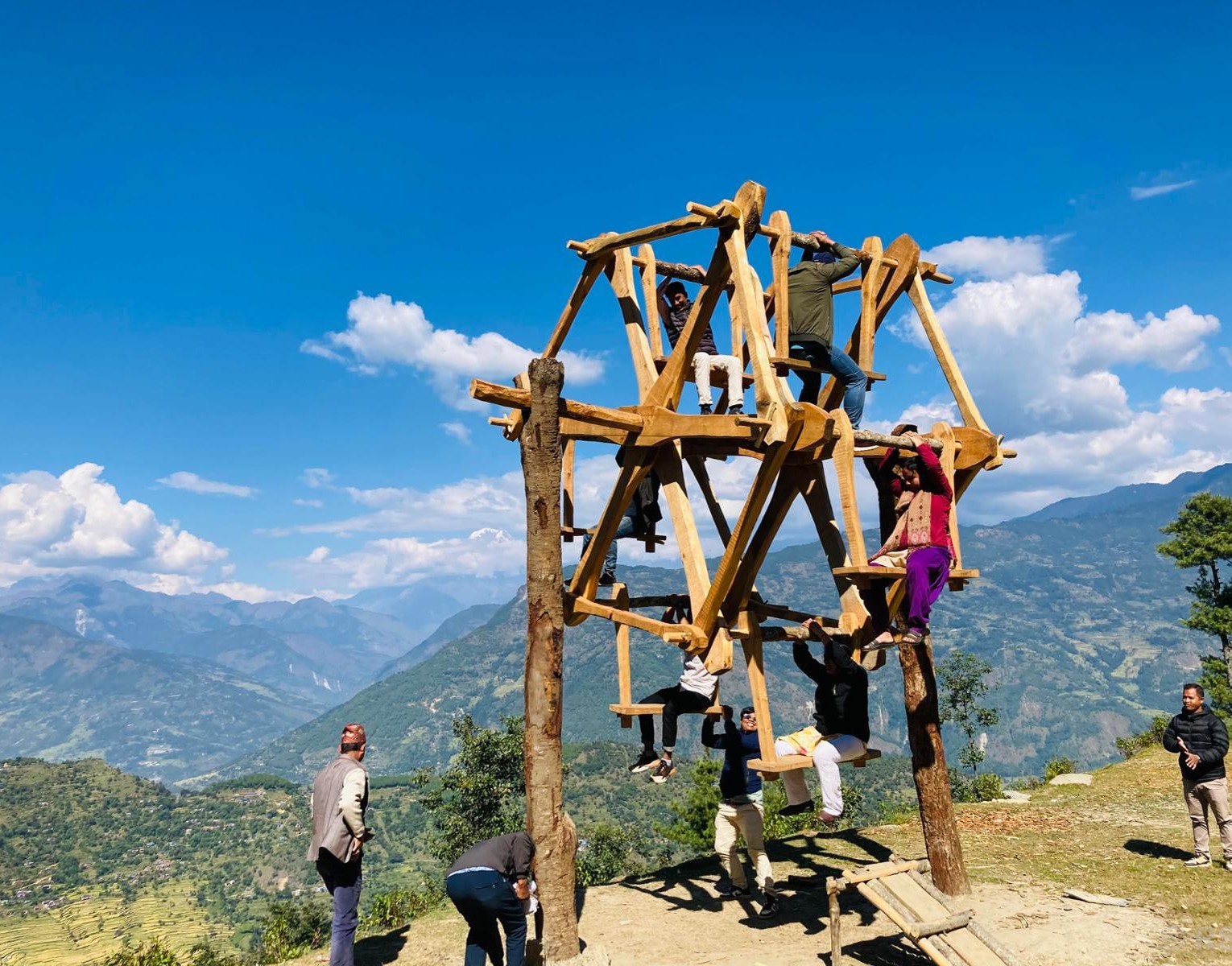 चर्खेपिङ संरक्षण गर्दै गाउँले